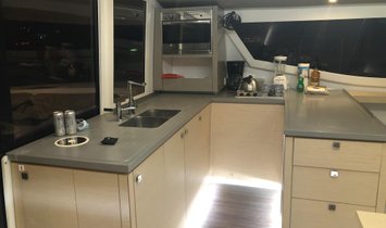 Fountaine Pajot helia