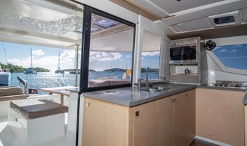 Fountaine Pajot helia