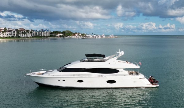 Lazzara 84 Flybridge (12505305)