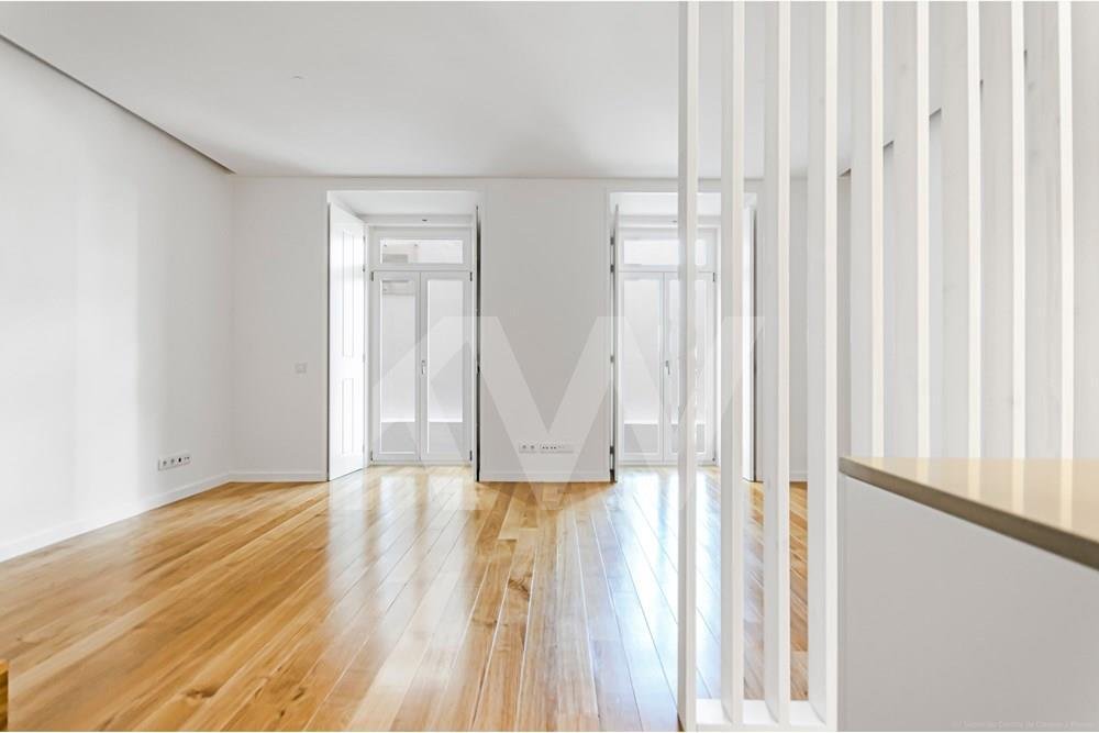 Apartment T2 Duplex With Exclusive Patio In Villa In Lisbon, Lisbon, Portugal For Sale (12505001)