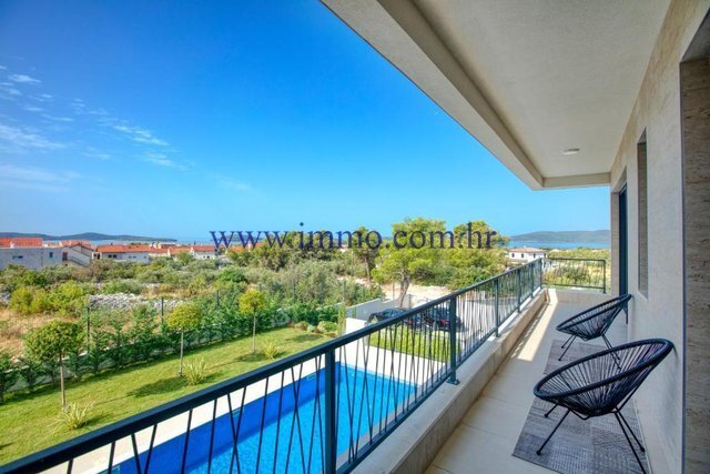 Villa in Gradska cetvrt Varos, Sibenik, Sibenik-Knin County 1 - 12506158