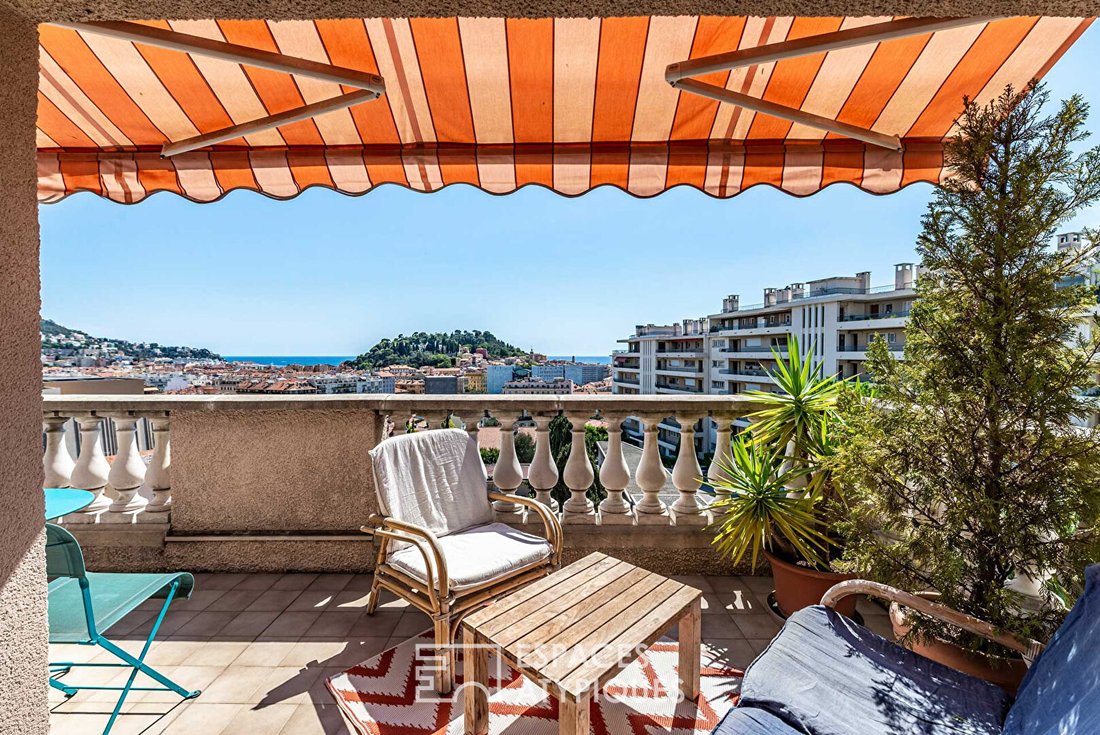 Top Floor With Roof Top And Sea In Nice, Provence Alpes Côte D'azur