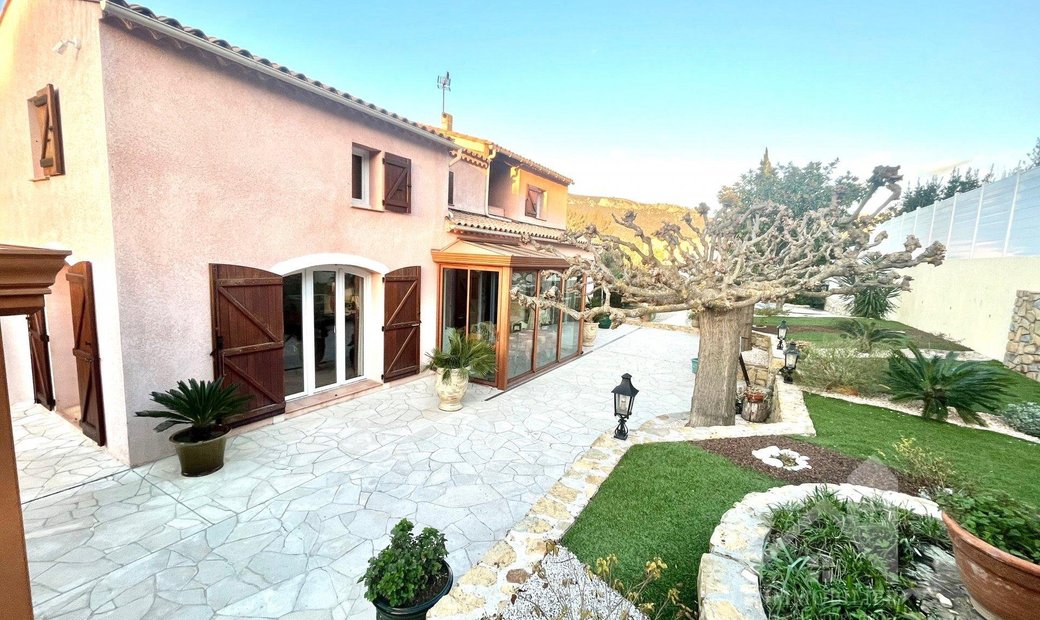 Toulon House In Toulon, Provence Alpes Côte D'azur, France For Sale (12508037)