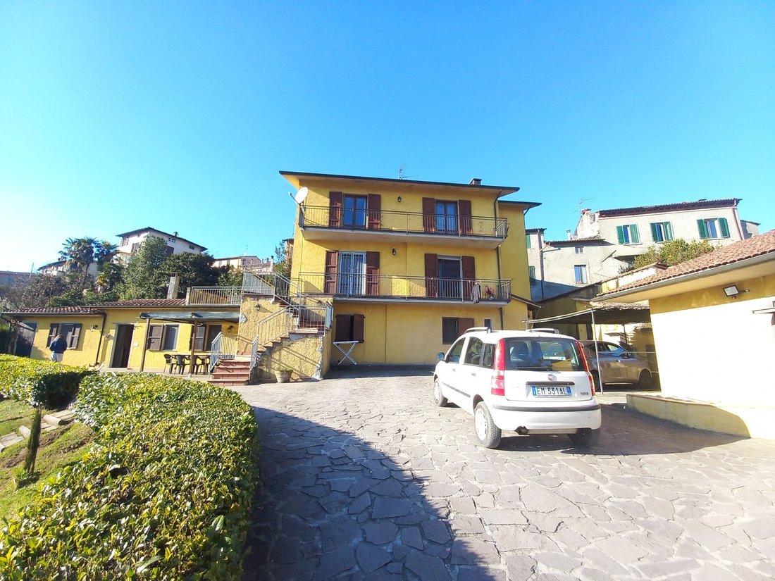 Villa in Barga, Tuscany, Italy 1 - 12509022