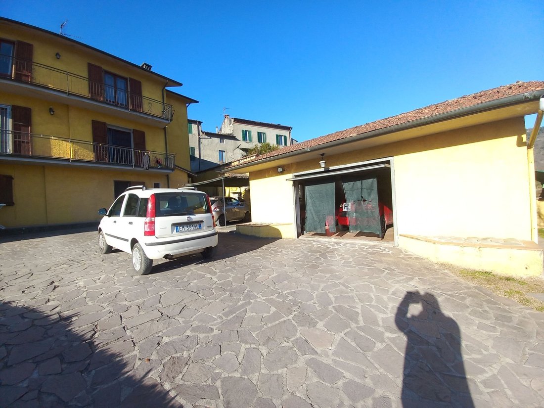 Villa in Barga, Tuscany, Italy 4 - 12509022