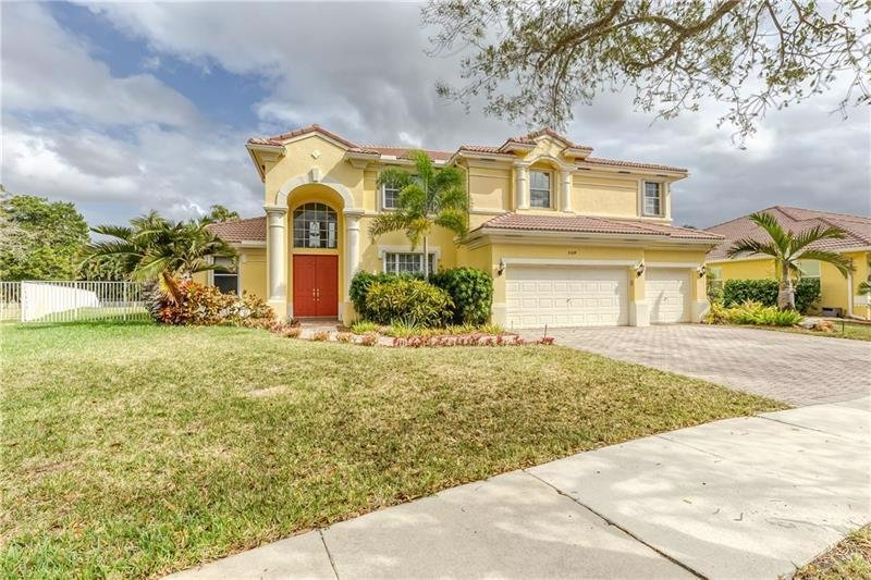 Large And Beautiful Mediterranean Style Home In Davie, Florida, United