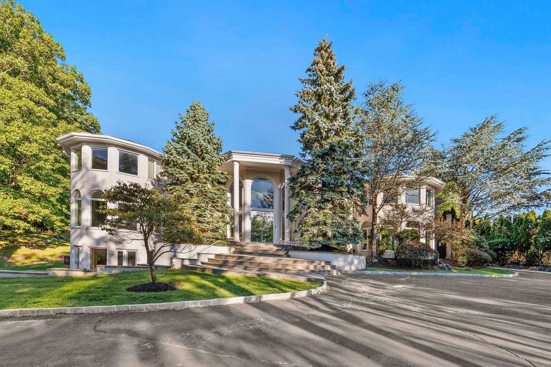 Spectacular Home In Cresskill, New Jersey, United States For Sale