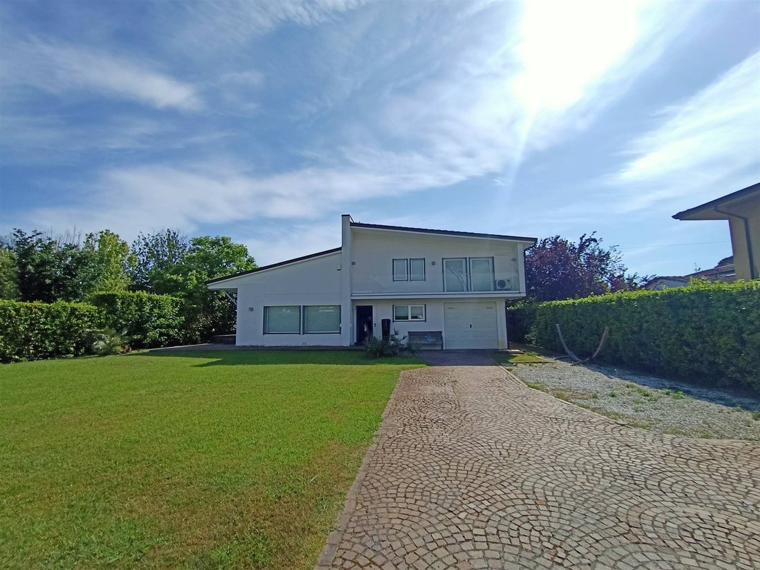 Villa in Vittoria Apuana, Forte dei Marmi, Tuscany 1 - 12511325