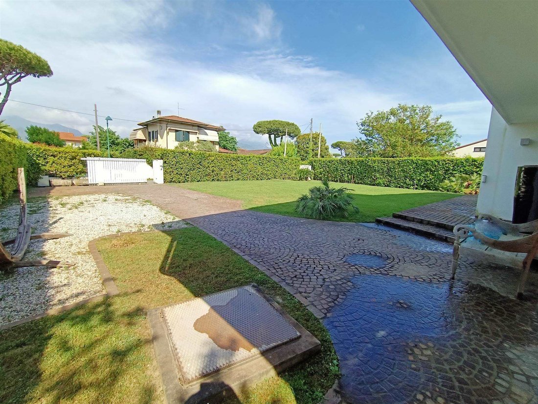 Villa in Vittoria Apuana, Forte dei Marmi, Tuscany 4 - 12511325