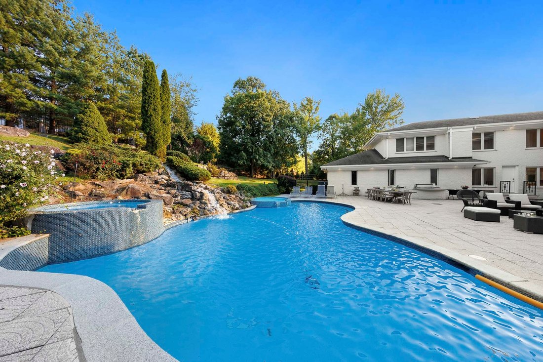 Spectacular Home In Cresskill, New Jersey, United States For Sale