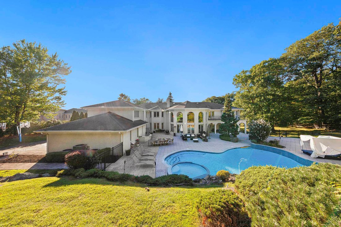 Spectacular Home In Cresskill, New Jersey, United States For Sale