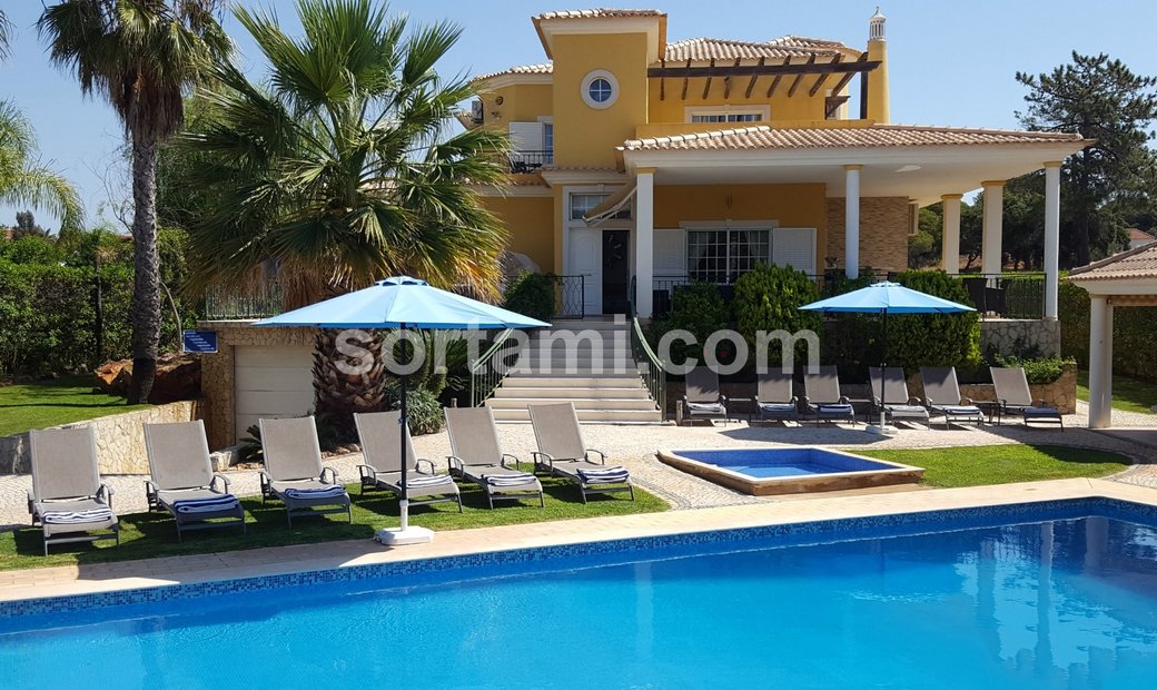 Detached House T5+3 For Sale In Almancil,Loulé In Quarteira, Faro