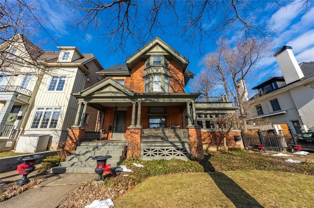 House in Hamilton, Ontario, Canada 1 - 12514195