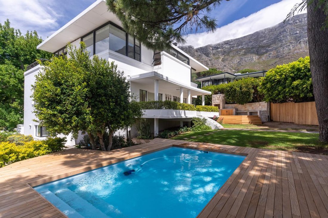 Oranjezicht Sidmouth Avenue In Cape Town, Western Cape, South Africa