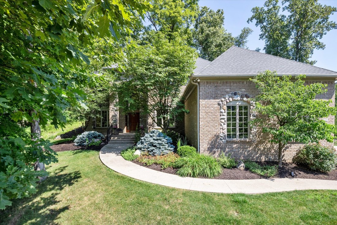 5 Bedrooms Single Family Detached In Lawrence, Indiana, United States