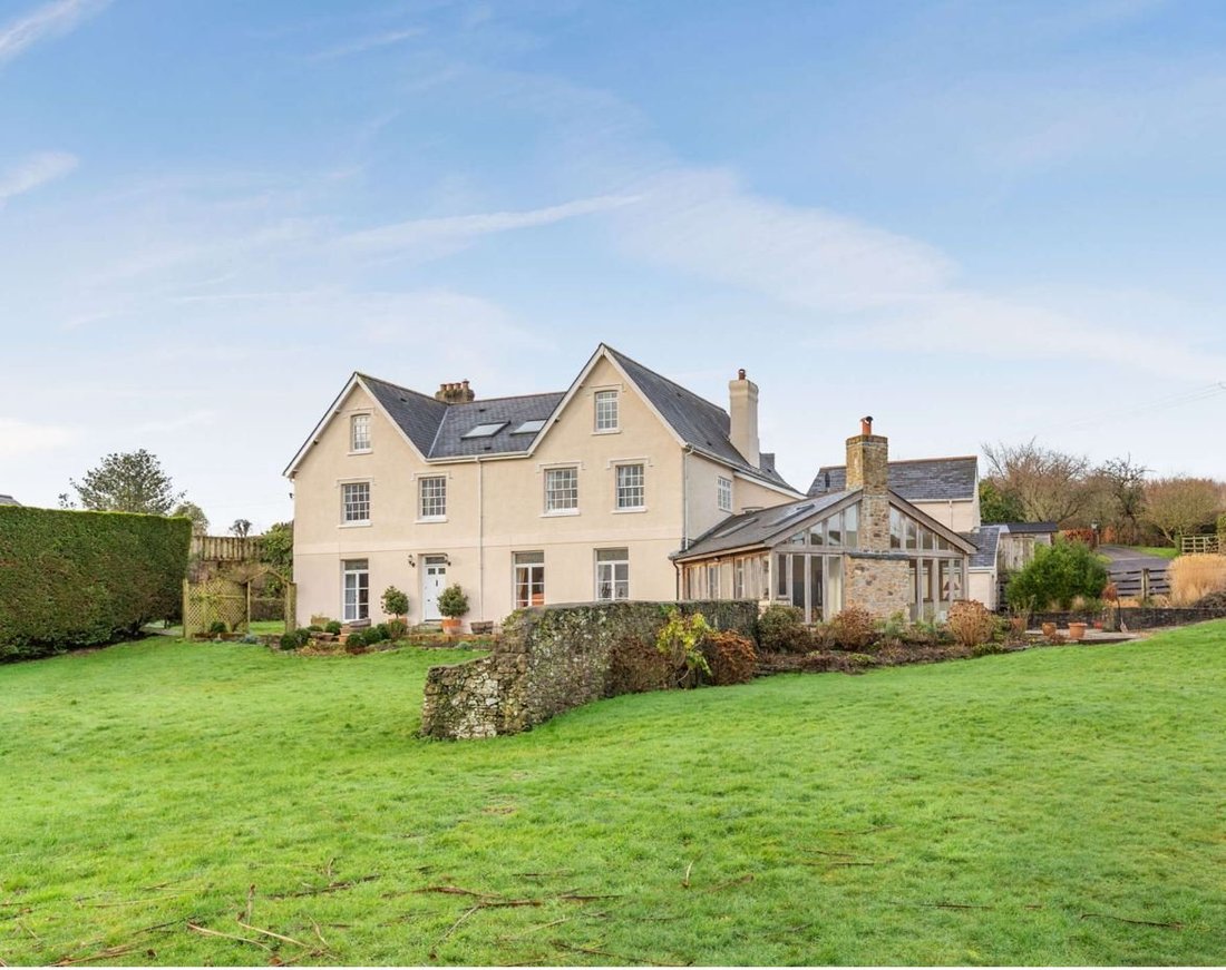 Expansive Estate On Downe Manor In Broadhempston, England, United