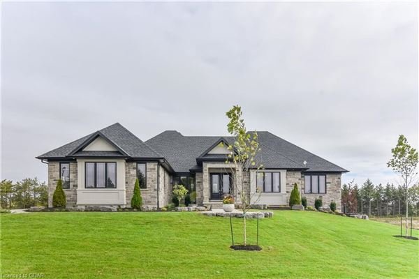 House in Inverhaugh, Ontario, Canada 1 - 12516168