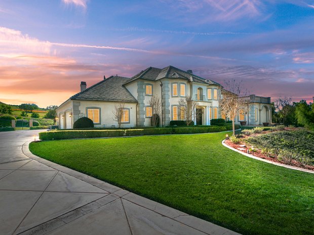 Luxury homes with tennis court for sale in Riverside, California |  JamesEdition