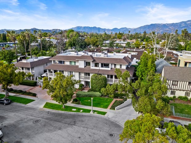 Luxury apartments for sale in Altadena, California | JamesEdition