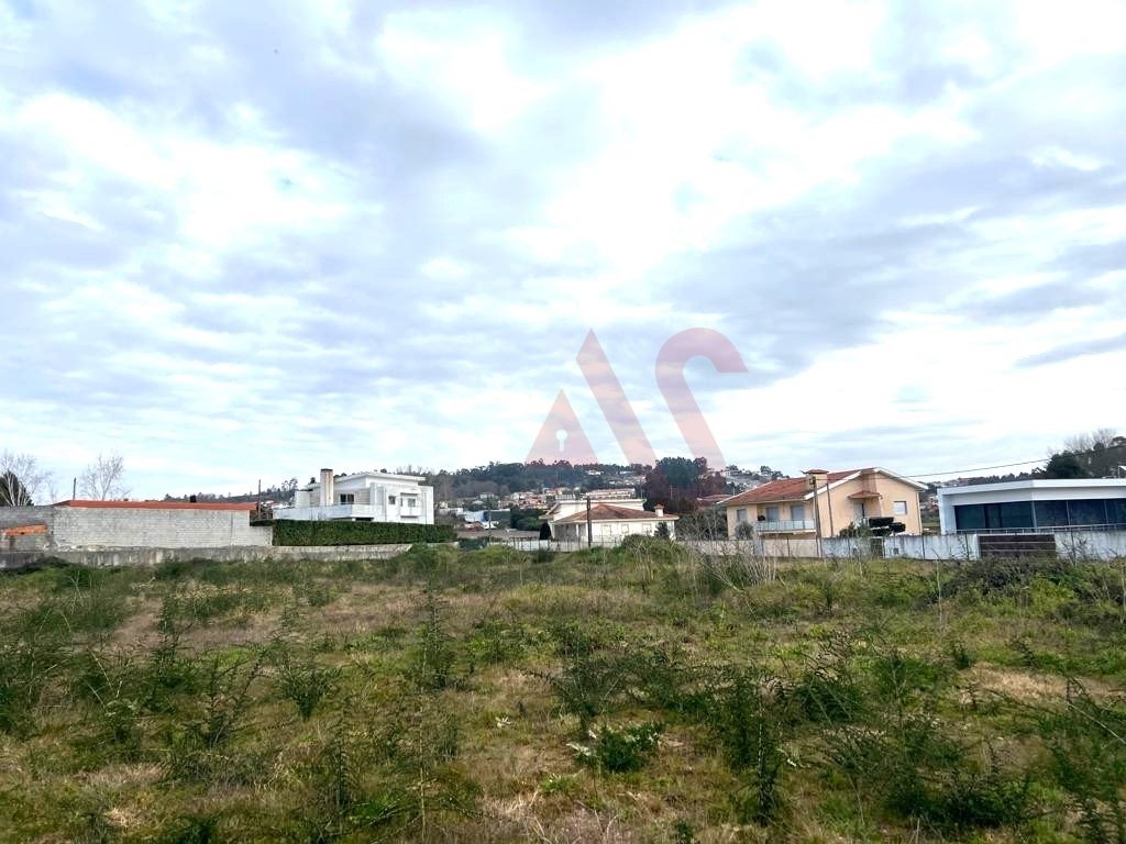 Land For Construction With 10485 M2 In Vila Das Aves, Porto District