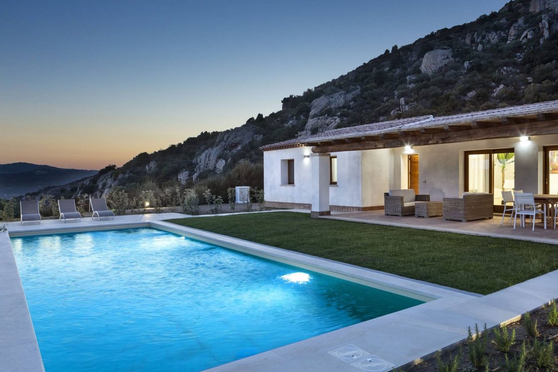 Villa in San Pantaleo, Olbia, Italy 1 - 12520545