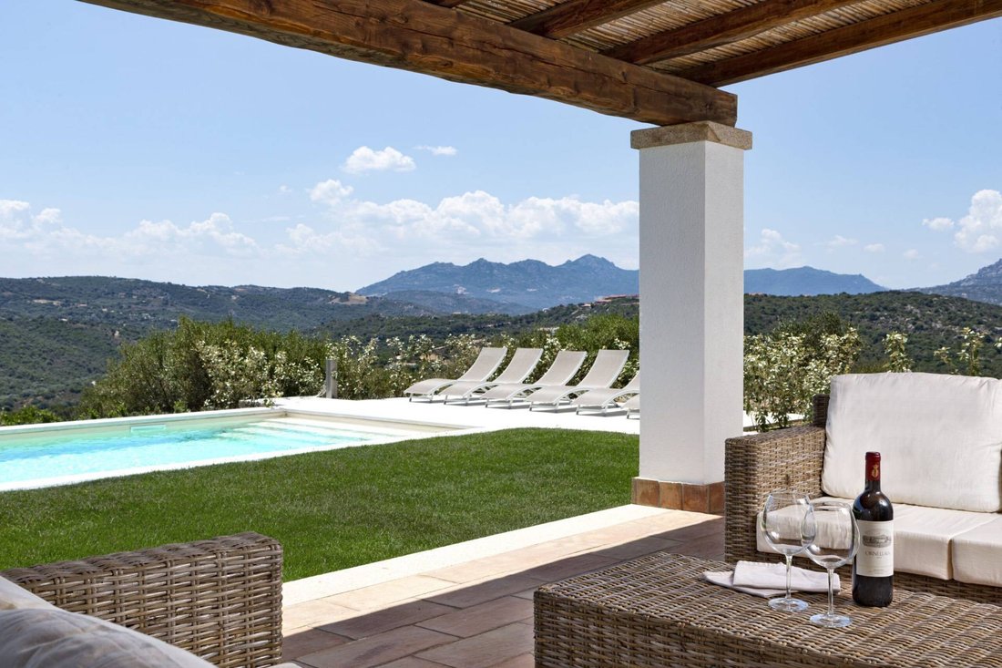 Villa in San Pantaleo, Olbia, Italy 4 - 12520545