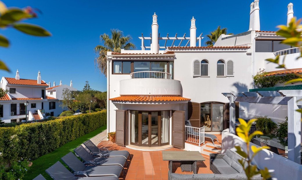 A 3 Bedroom Semi Detached Villa With Lake Views In Almancil, Algarve