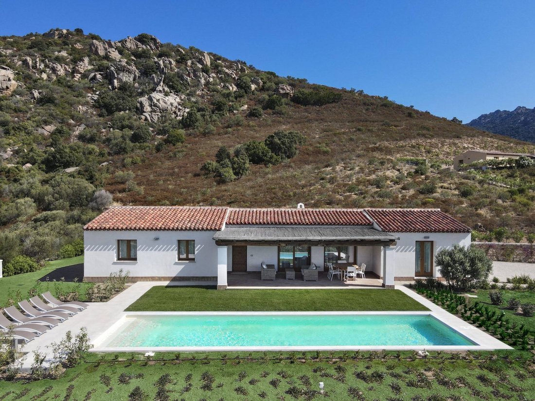 Villa in San Pantaleo, Olbia, Italy 3 - 12520545