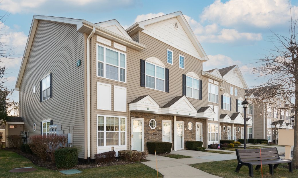 232 Spring Drive, East Meadow, Dans East Meadow, état De New York