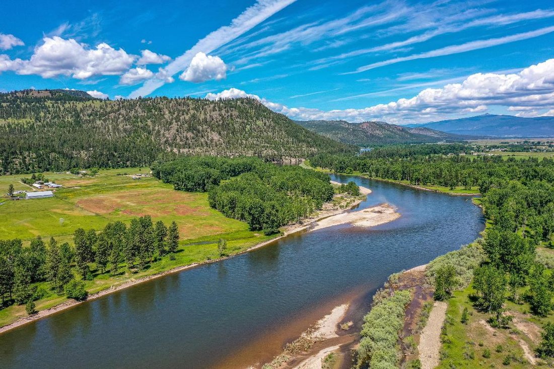 Hermoso Rancho En El Río Clark Fork En Missoula Montana Estados