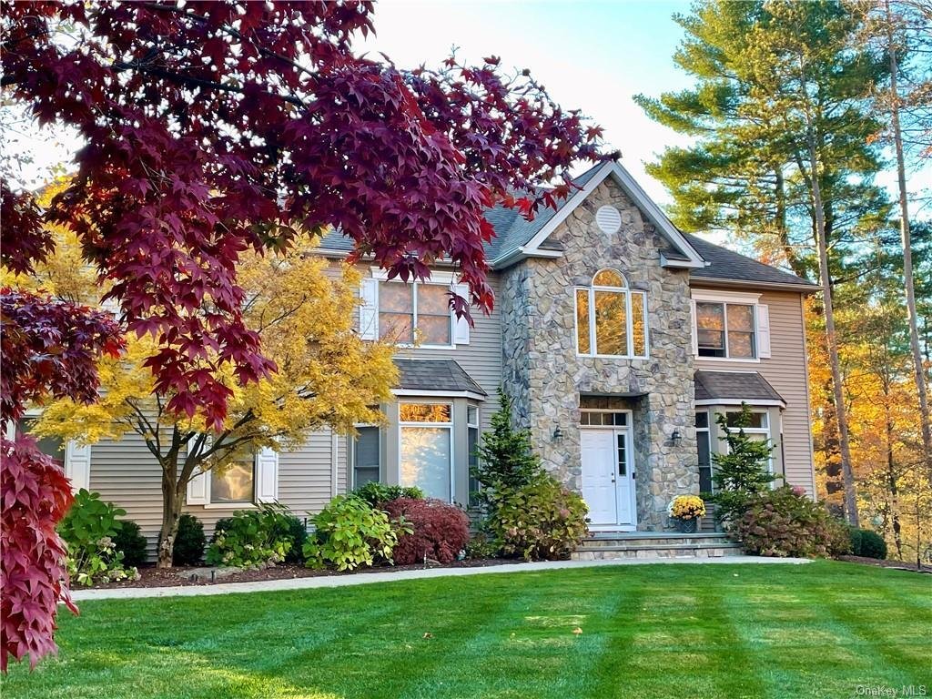 5 Bedrooms Single Family Detached In Montebello, New York, United