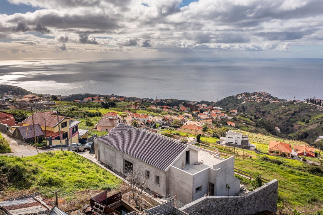 Modern Villa With Swimming Pool Located In In Ponta Do Sol, Madeira