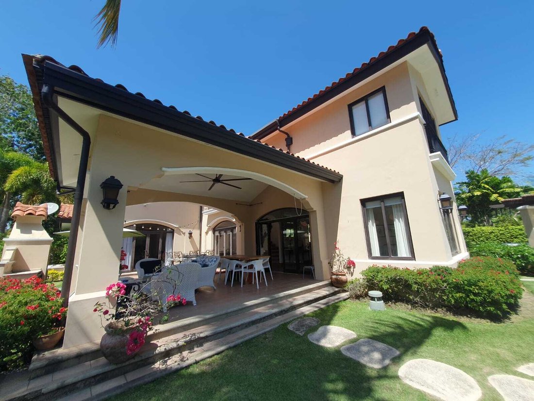 Beautiful House Facing The Lake And Very In Rio Hato, Coclé Province