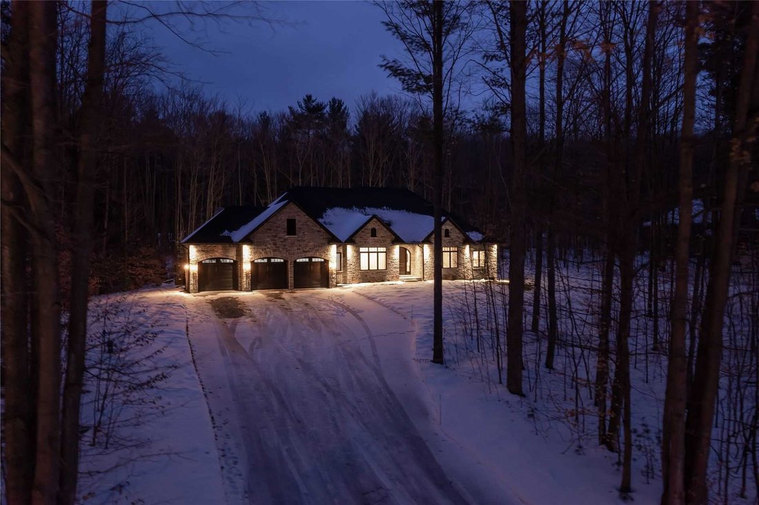 15 Chemin Loftus, Springwater, On L0 L 2 K0 Dans Phelpston, Ontario