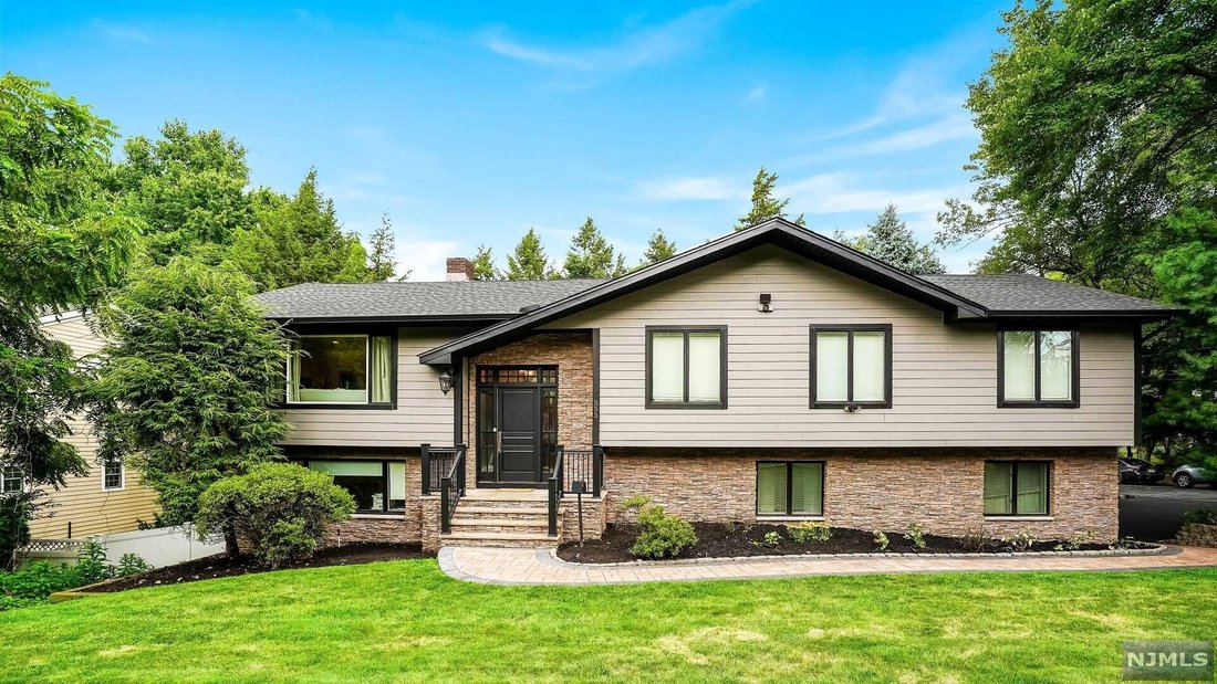 555 Closter Dock Road Dans Closter, New Jersey, états Unis à Vendre