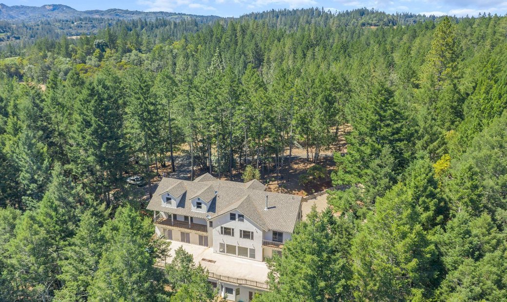 6 Bedrooms Single Family Detached In Angwin, California, United States