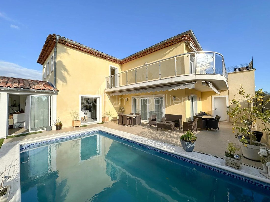 Cannes La Bocca House Dans Cannes La Bocca, France à Vendre (12527076)