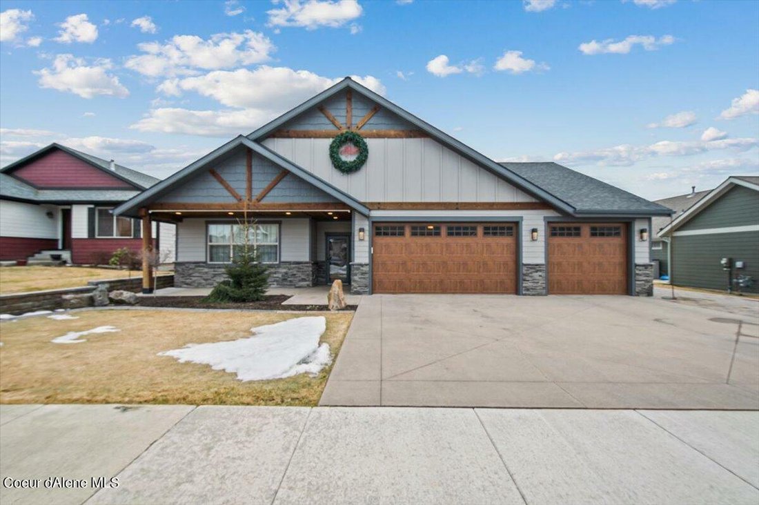 Remarkable Waterfront Home In Radiant Lake In Rathdrum, Idaho, United