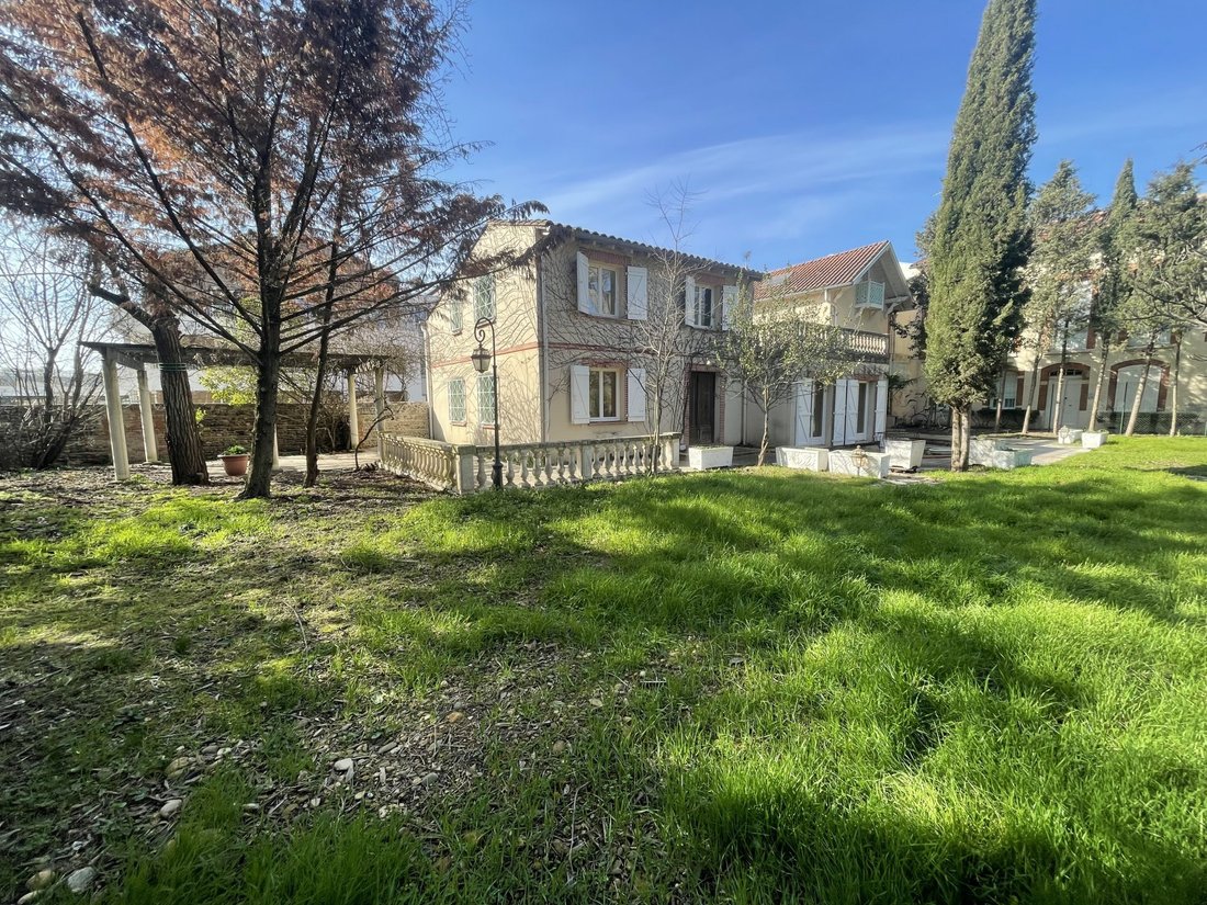 Toulouse House In Toulouse, Occitanie, France For Sale (12508054)