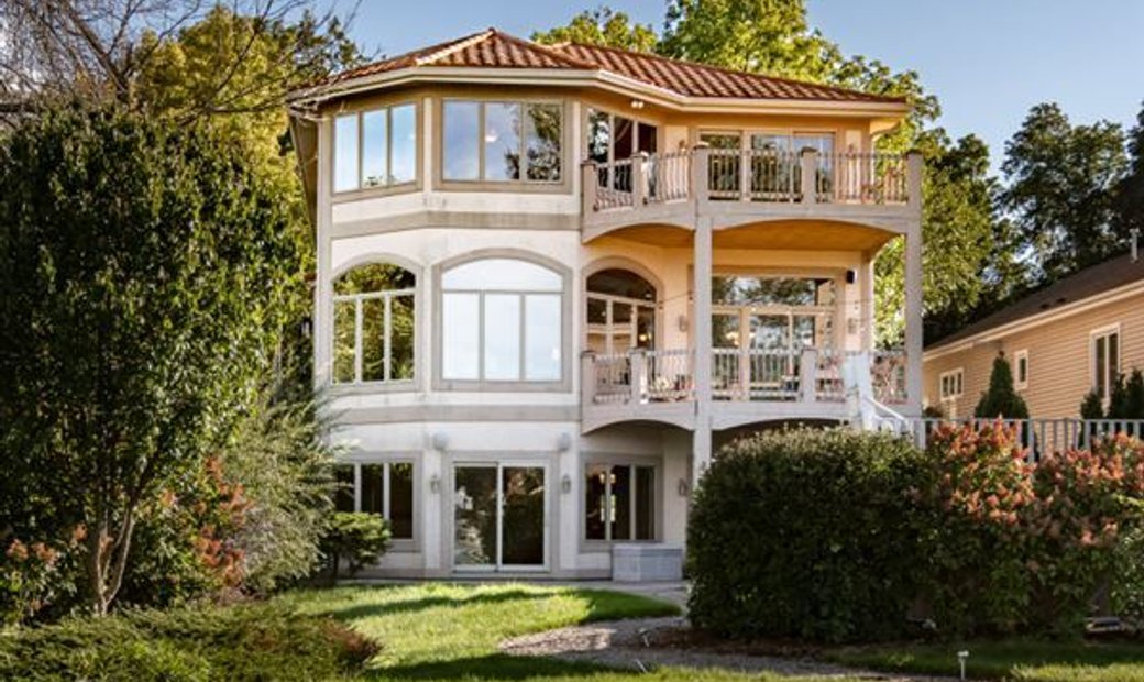 Beautiful Custom Home On The South Shores In Pewaukee, Wisconsin