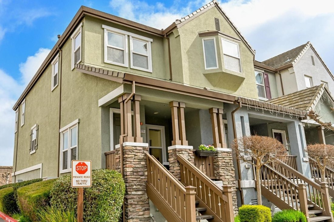 Three Bedroom Boasts Luxury And In San Mateo, California, United States