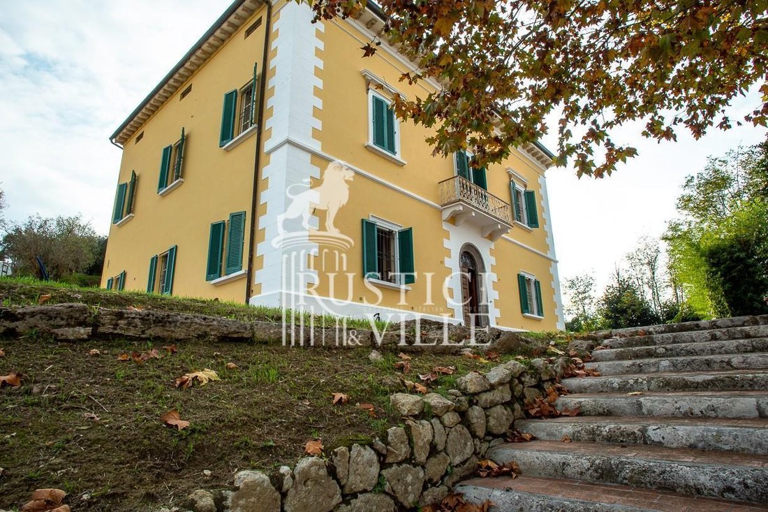 La Villa dei Sogni Toscani: Un’Eleganza Art Nouveau tra Colline e Storia