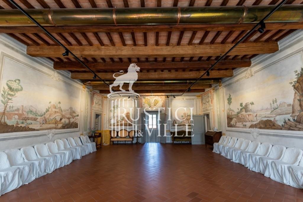 La Villa dei Secoli: A Tuscan Masterpiece of Time and Grandeur