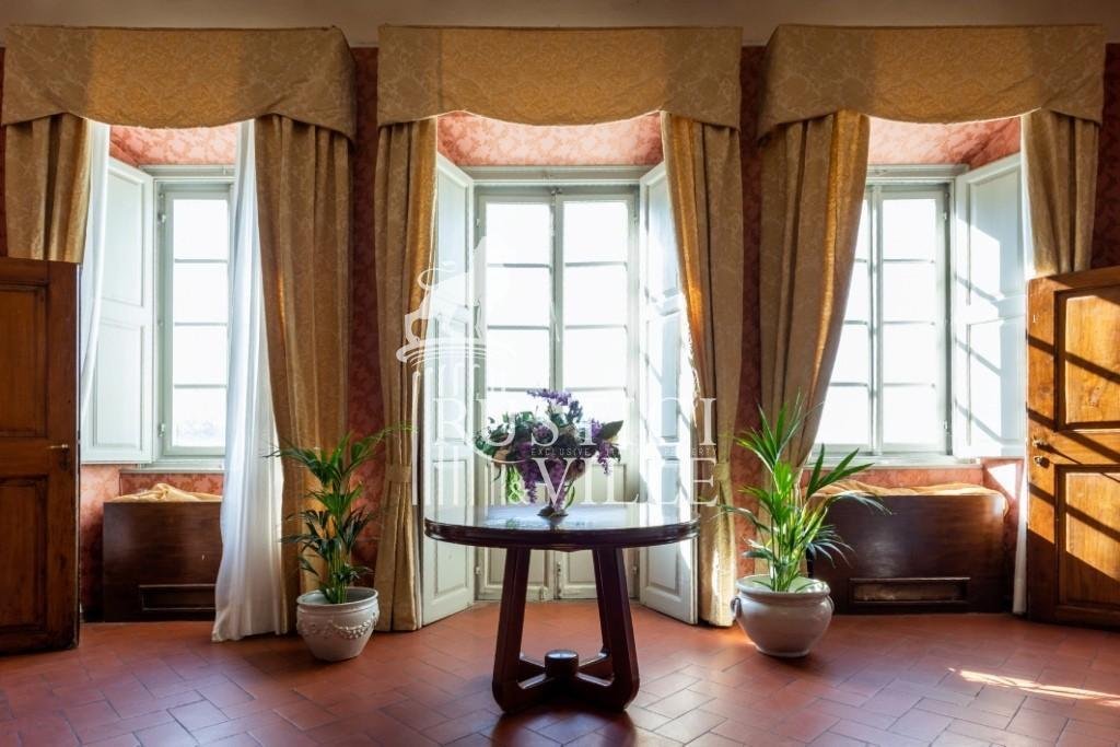 La Villa dei Secoli: A Tuscan Masterpiece of Time and Grandeur