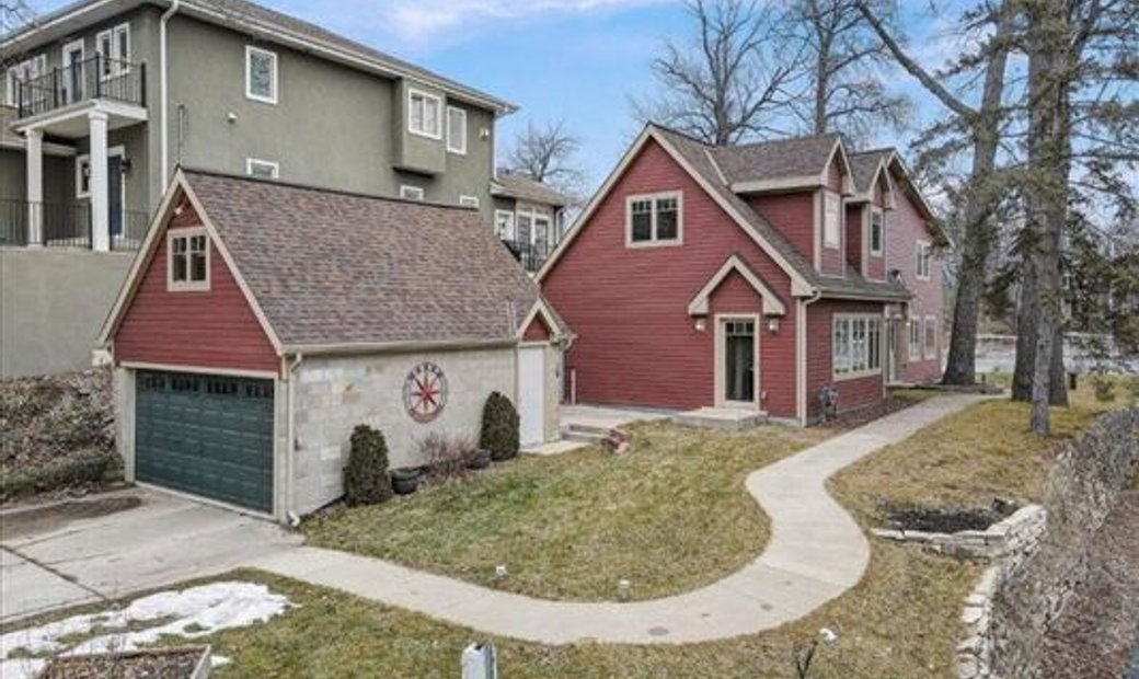 Beautifully Renovated And Reimagined In Okauchee Lake, Wisconsin