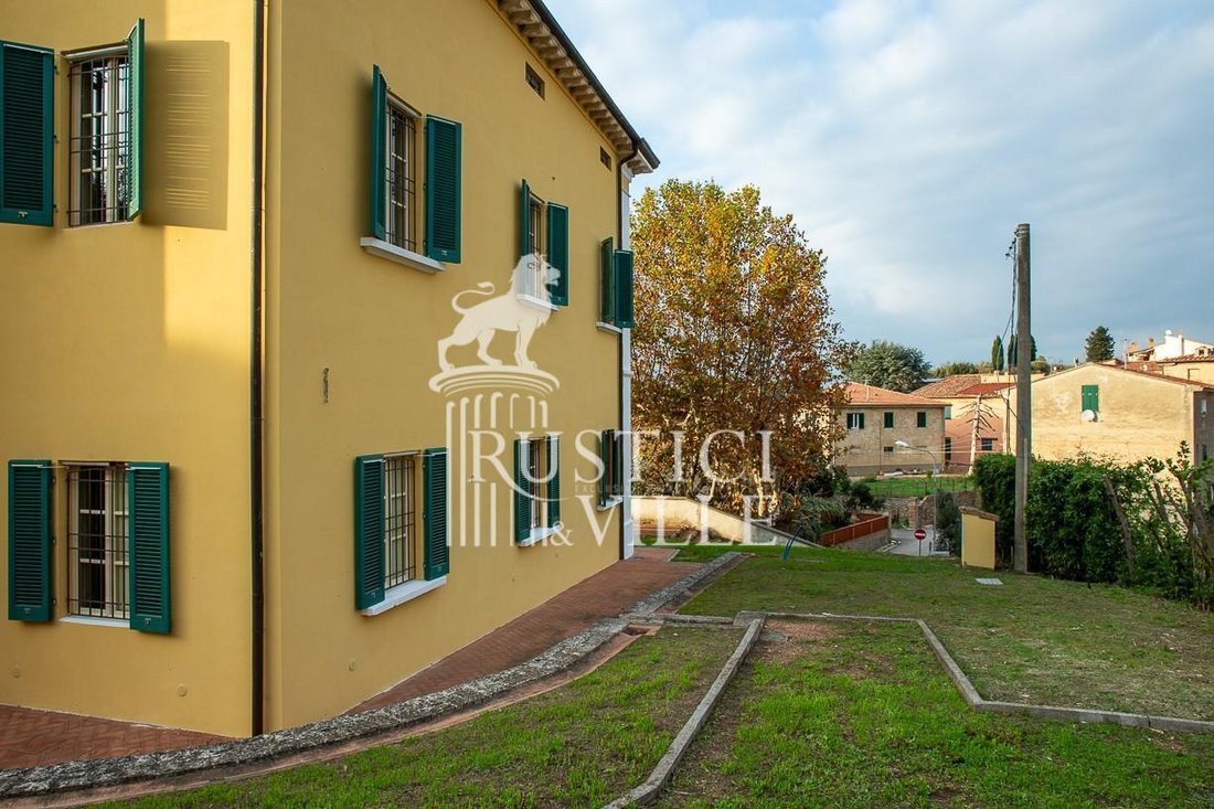 La Villa dei Sogni Toscani: Un’Eleganza Art Nouveau tra Colline e Storia