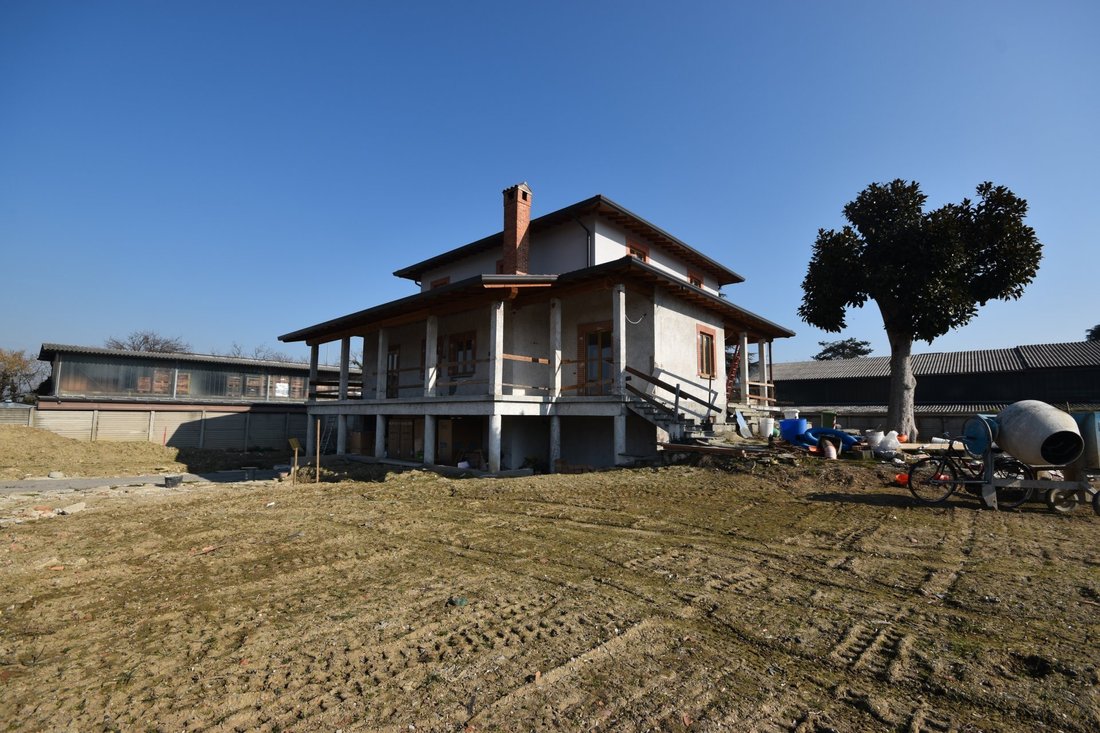 Madignano House In Madignano, Italy For Sale (12563066)