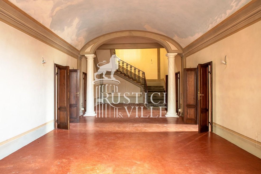 La Villa dei Sogni Toscani: Un’Eleganza Art Nouveau tra Colline e Storia