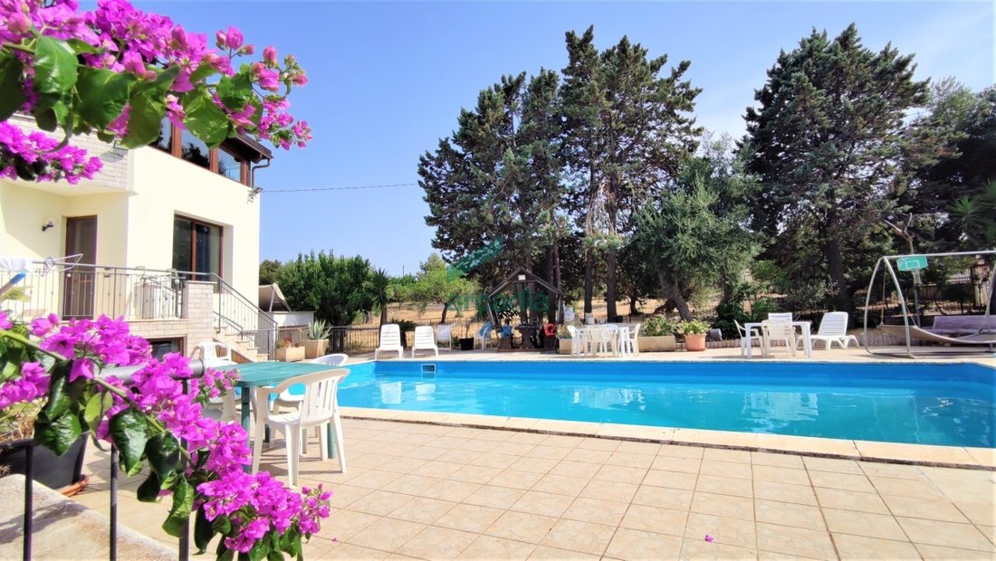 Villa in Conversano, Apulia, Italy 2 - 12564119