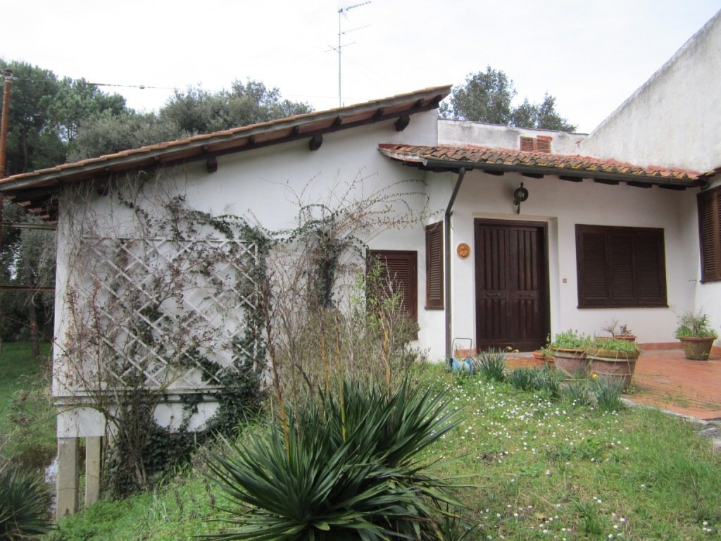 Villa In Vendita A Pisa Pi In Buono Composto Da 16vani In Pisa